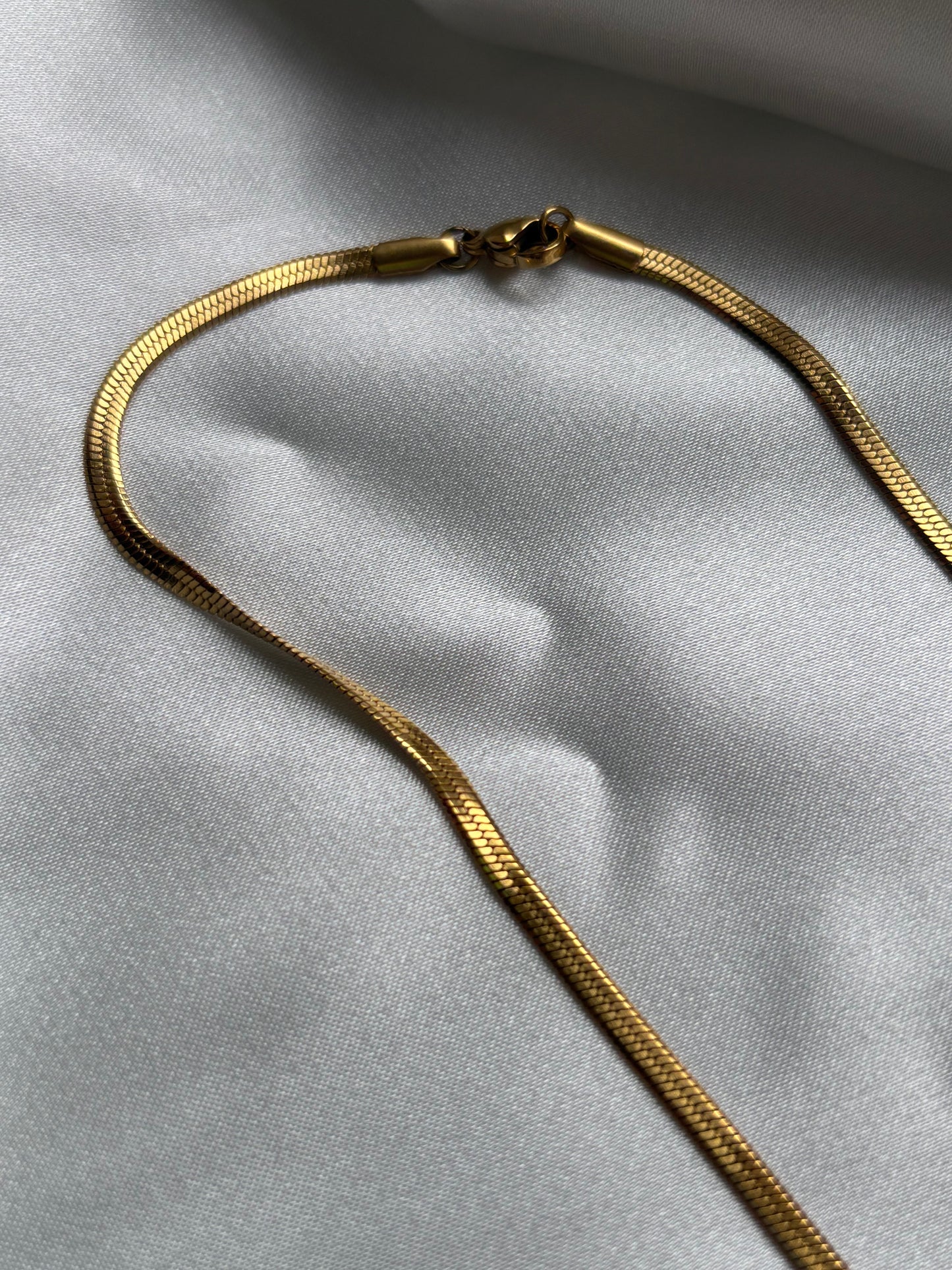 Athena Chocker